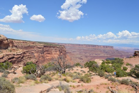 Bên trái Upheaval Dome.