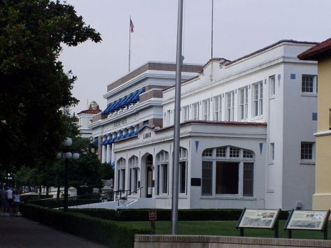 Nhà tắm Lamar Bathhouse.