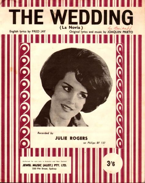 Ca sĩ Julie Rogers.