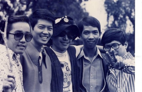 Ban nhạc Phượng Hoàng - Elvis Phương đứng bên trái.