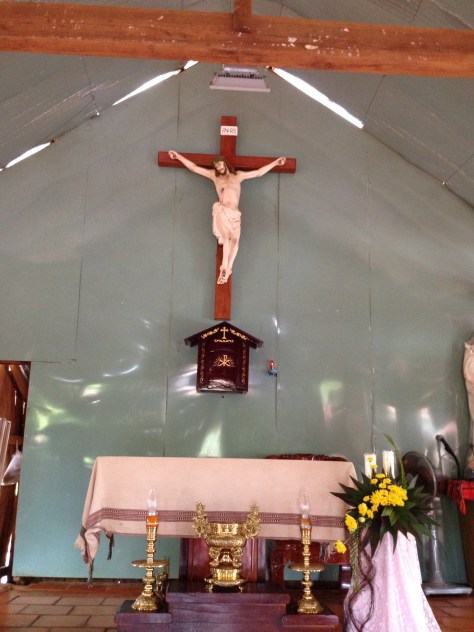 Gian cung thánh của nhà thờ giáo họ Sóc Bụi tre huyện Bù Đăng – tỉnh Bình Phước