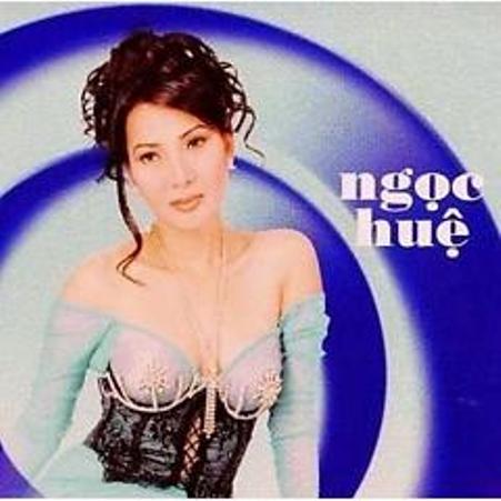 Ca sĩ Ngọc Huệ.