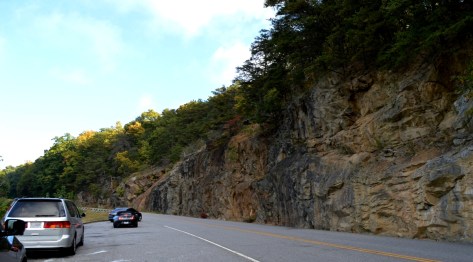 Ta đi tiếp thôi.