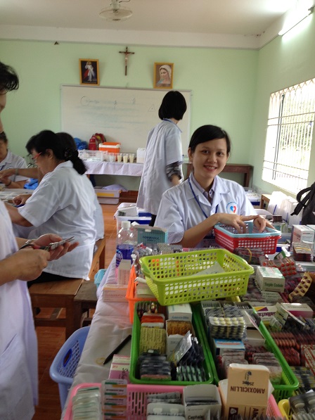 17. Trong phòng phát thuốc.