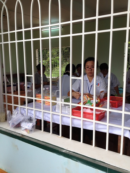 19. Phía ngoài phòng phát thuốc