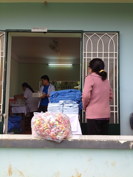 21. Bệnh nhân được nhận thuốc và mùng.