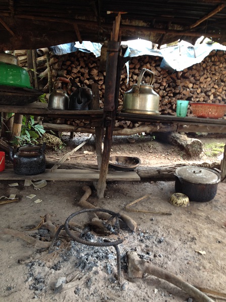 Gian bếp nhà bố Minh ở Sóc Bù Xiết – Bù Đăng.