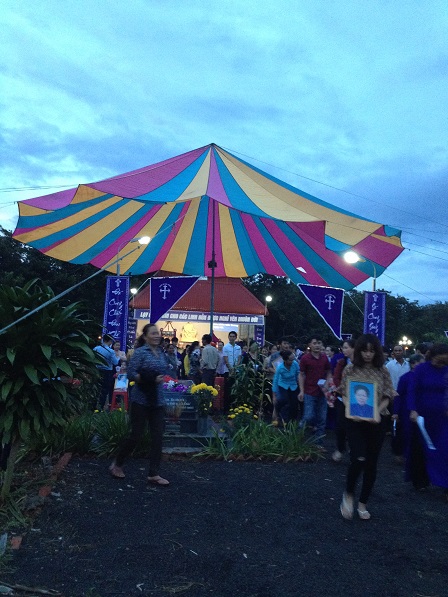 Quang cảnh ở nghĩa trang giáo xứ Bù Đăng _ Gp. Bmt. Vào chiều ngày 02 tháng 11 năm 2016