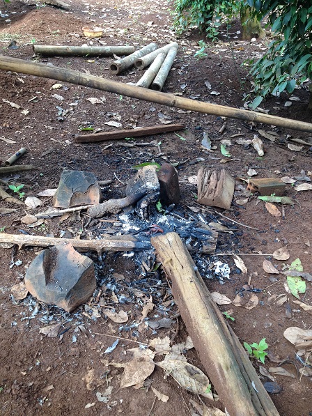 Bếp ngoài trời của gia đình bố Sriêng ở Sóc Bù Ramang – Bù Đăng