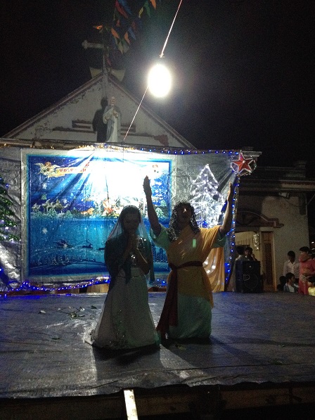 13_Toobia và Sara cầu nguyện