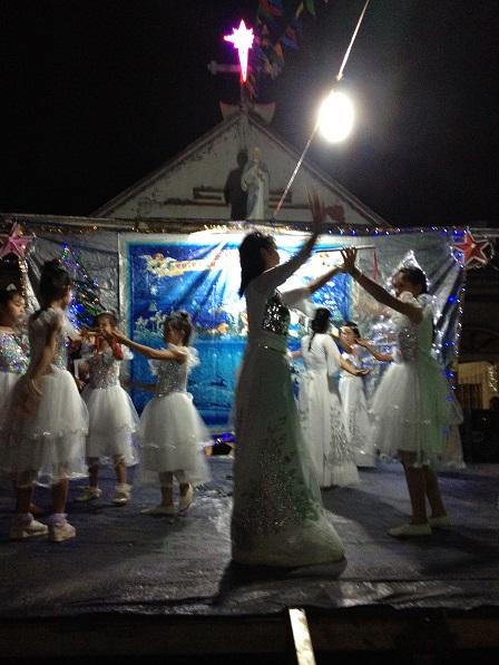 14_Các em Thiếu nhi Sơn Lang múa Mong đợi Đấng Cứu Thế (1)