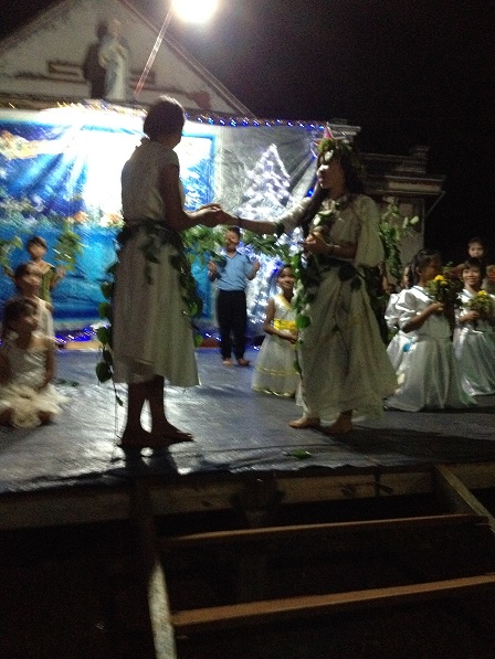 4-Eva trao cho Adam trái cấm