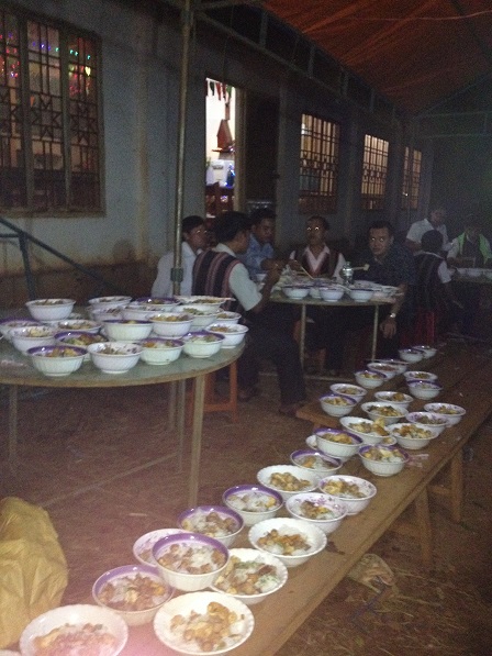 40_Chuẩn bị 800 tô bún cho anh em đồng bào ăn sau Thánh lễ đêm (1)