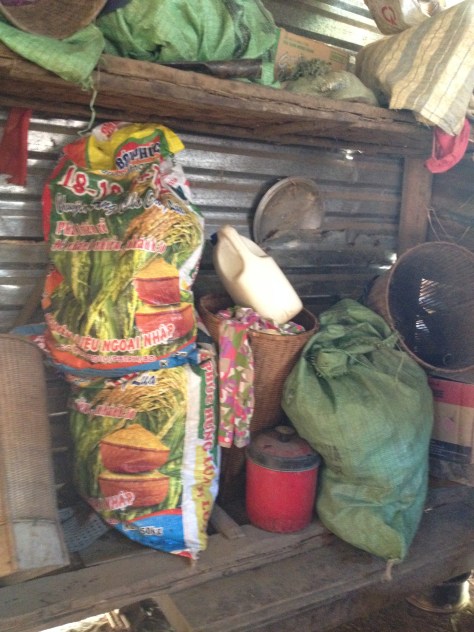 Đồ đạc của gia đình bố mẹ Phan ở thôn Năm