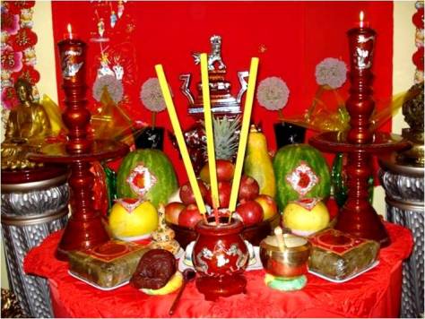 Bàn thờ gia tiên.