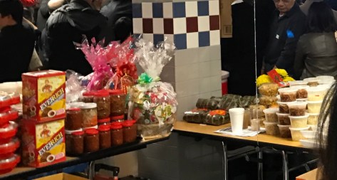 Gian hàng bánh mức.