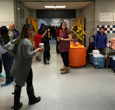 Đường vào chợ Tết.