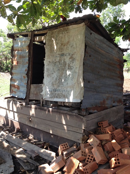 Chuồng gà của gia đình mẹ Nhang ở thôn Một _ Buôn Hằng