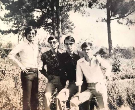 Nhạc sĩ Nguyễn Duy Biên (từ trái sang  Vũ Xuân Hùng, Nguyễn Thế Hưng, Nguyễn Duy Biên, Vương Đình Thời-nhân chuyến đi Đà Lạt năm 1968).