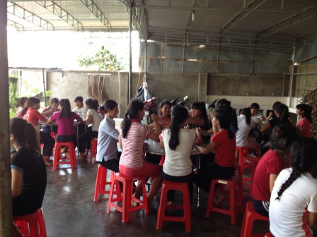 Ảnh trong giờ cơm trưa nhà Lưu trú Buôn Hằng