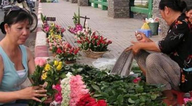 Tháng 6, nhớ “Cơn lốc màu hoa hồng” trên cầu Thị Nghè