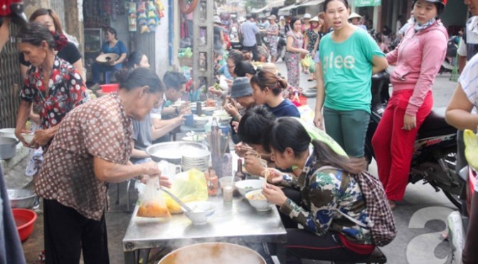 Kể chuyện xấu của người khác