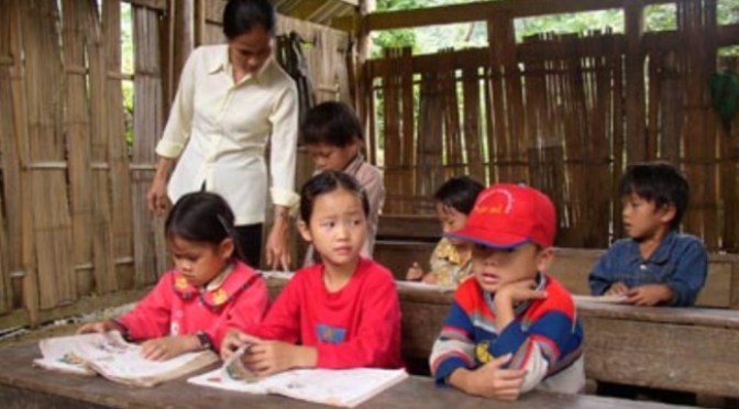 Nộp tiền đi dạy