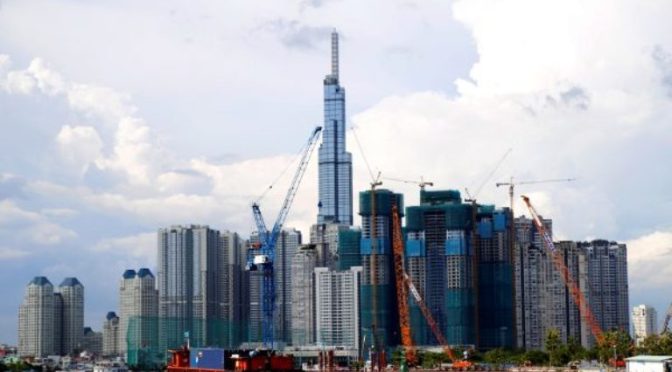 Liệu Việt Nam có đang bơi trần trụi?