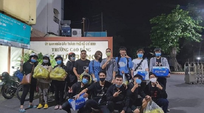 Chuyến đi phát cơm từ thiện