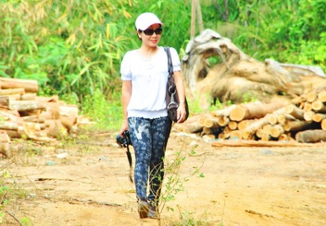 TN3_ Đồng nghiệp chụp HTN trên đường điều tra vụ phá rừng dự án Lách Ló