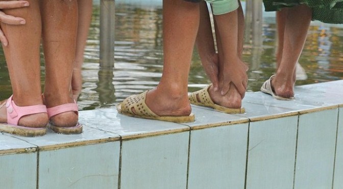 The Hmong child vendors in Sapa