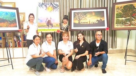 Ekip thư ký và hậu đài