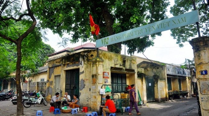 Nước mắt của nữ diễn viên điện ảnh nổi tiếng bên một cơ ngơi hoang tàn