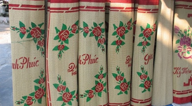 Tình anh bán chiếu – Từ quá khứ đến hiện tại