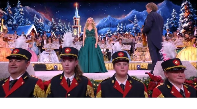 Carol of the Bells – André Rieu, Anna Reker & 400 Brass Players